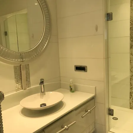Kiralik - Ritz Carlton Residance Suezer Plaza'da Esyali Manzarali Apartament Stambuł